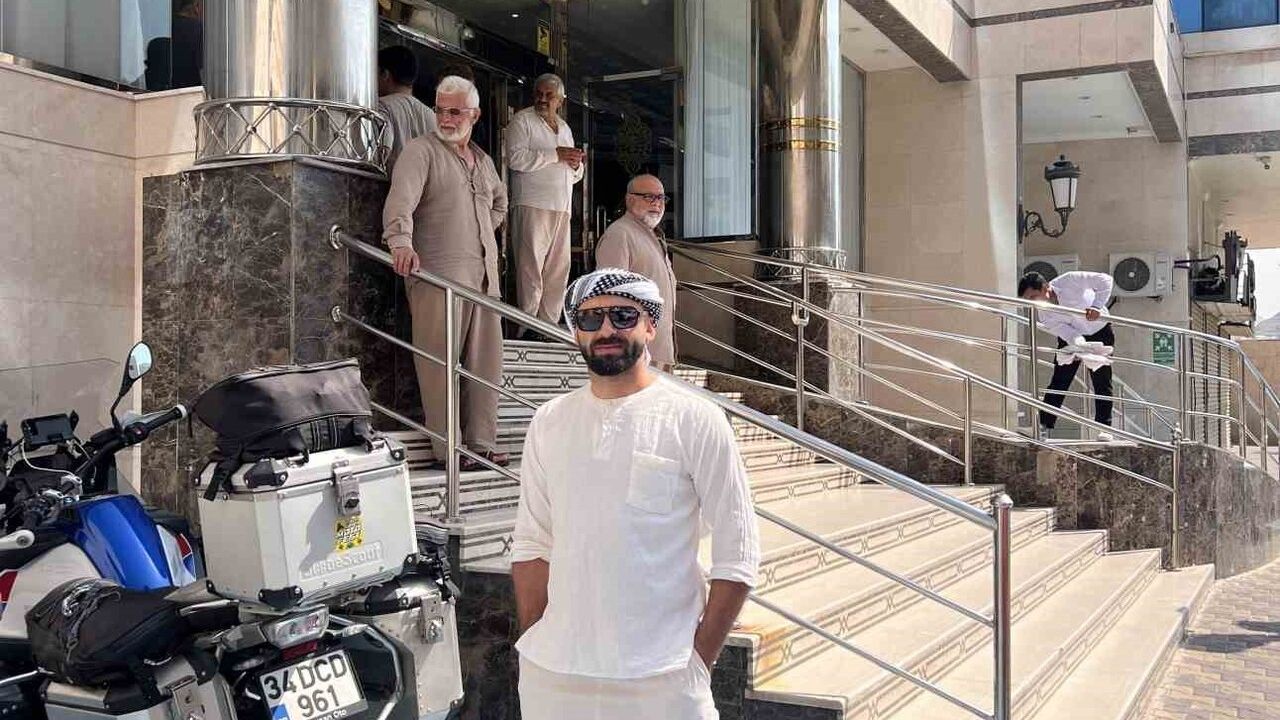 Oflu iki motosiklet tutkunu 28 günde 11 bin kilometre katederek Umre yolculuğunu tamamladı