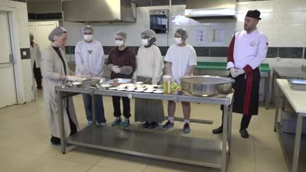 Öğrenciler 'Ninemin Tarifleri' ile Eskişehir’in Coğrafi İşaretli Yöresel Tatlarını Pişirdi