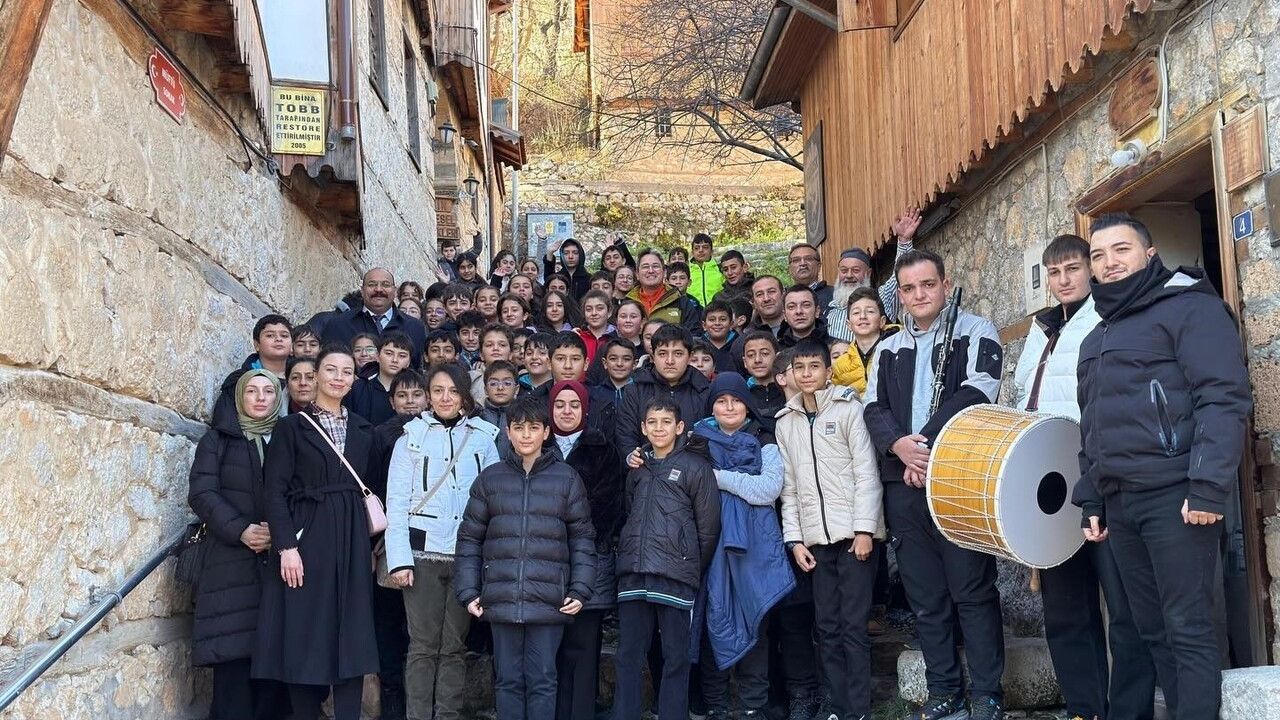 Okullarda Kemaliye Kültürü: Lök Tatlısı ve Geleneksel Yüzük Oyunu Öğrencilere Tanıtıldı