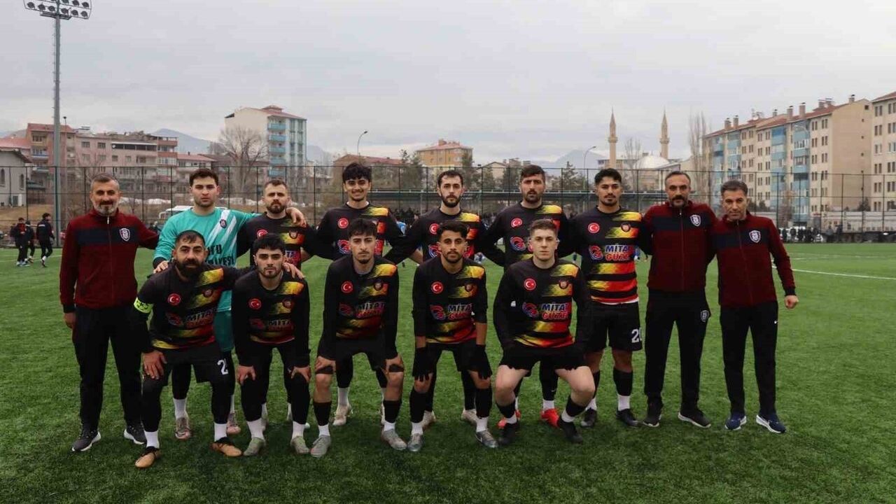 Oltu 25 Mart Belediye Spor, Erzurum İdmanocağı FK'yı 6-1 mağlup etti
