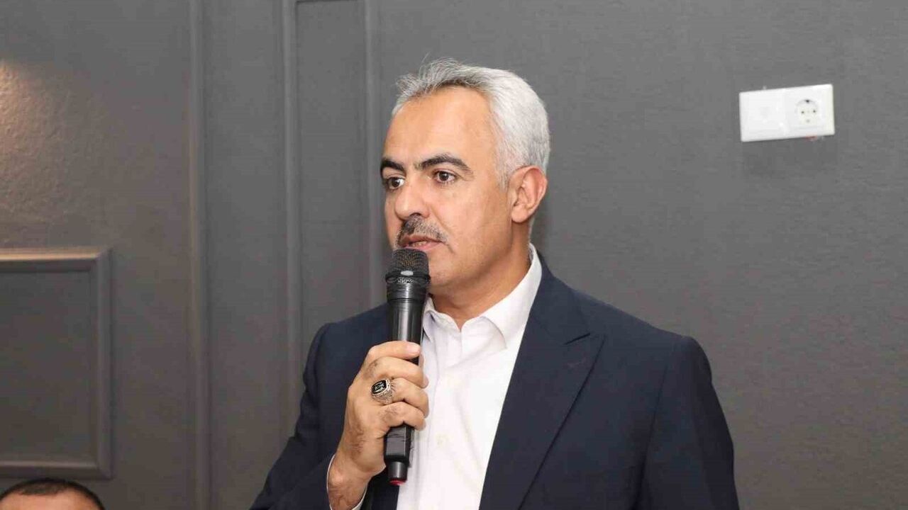 Oltu'da Belediye, Siyasi Temsilciler ve Esnaf 25 Mart Spor Kulübü'ne Destek Sözü Verdi