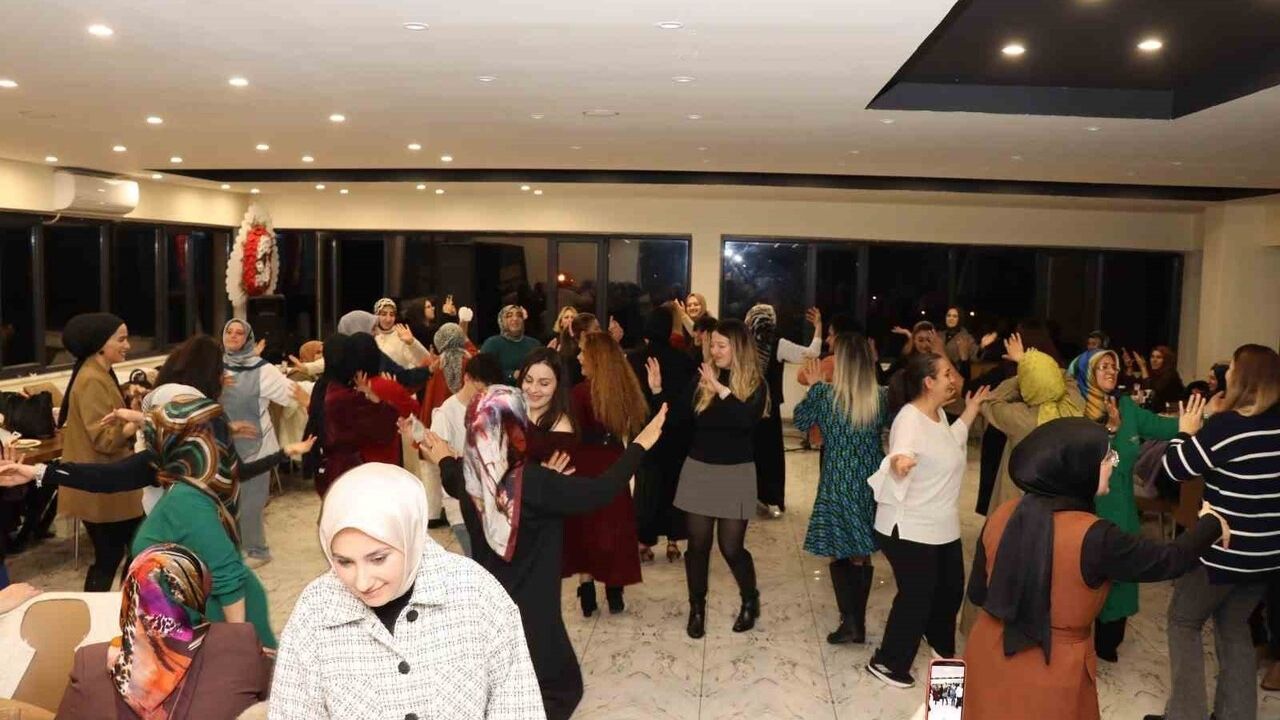 Oltu'da çalışan kadınlara özel matina: Moral ve motivasyon gecesi