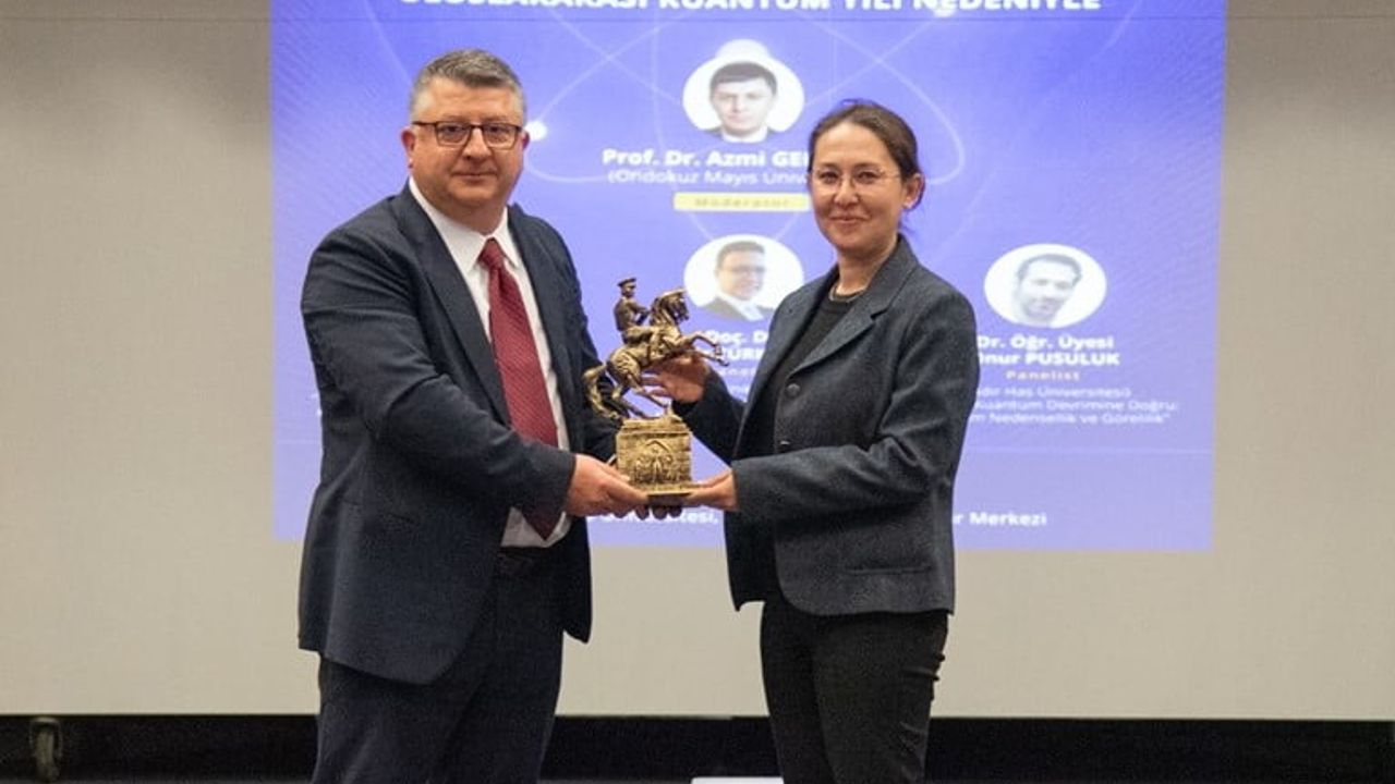 OMÜ'de 'Kuantum Ufuklar' paneli: Kuantum bilimi ve teknolojilerinin disiplinler arası etkileri tartışıldı