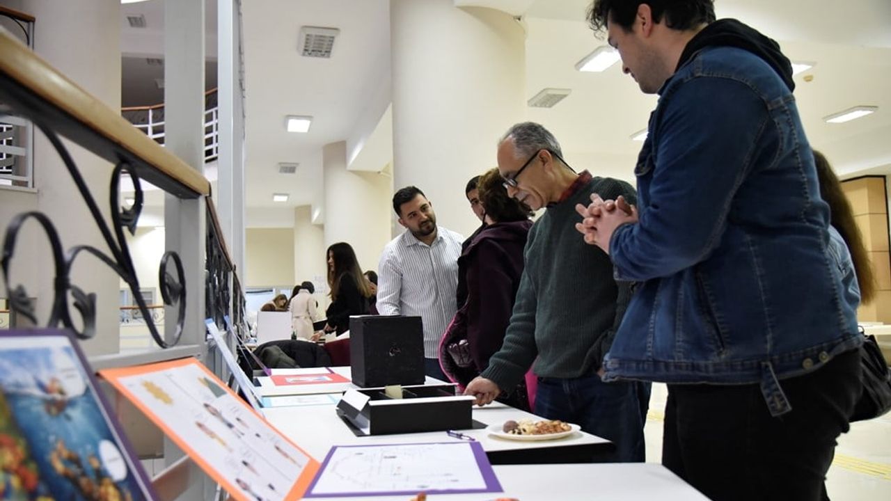OMÜ Eğitim Fakültesi'nde 2025-2026 Güz Dönemi Fen Materyal Sergisi