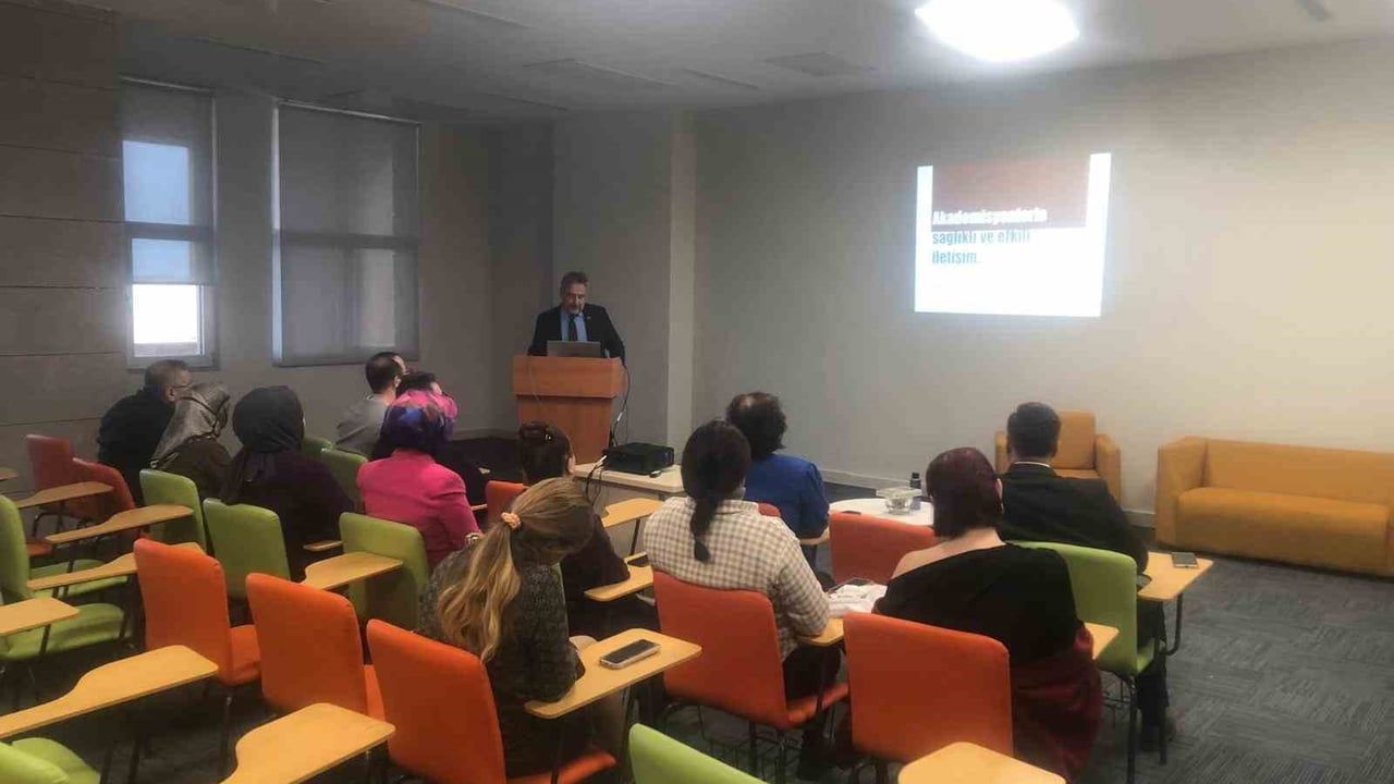 OMÜ Merkez Kütüphanede Hizmet İçi Eğitim: Kullanıcı Odaklı Hizmet ve KVKK Uyumuna Odaklanıldı