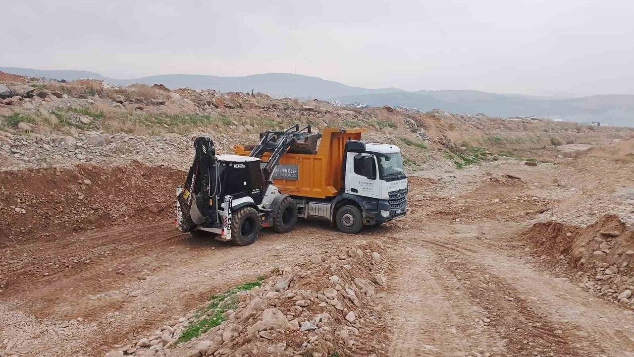 Onikişubat Belediyesi kırsal mahallelerde 17 mahallede 26 noktada hizmet atağı