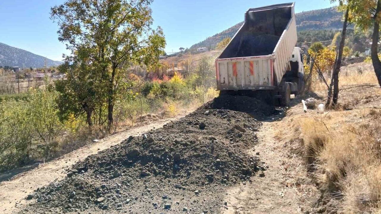 Onikişubat Belediyesi'nden kırsalda hizmet atağı: Yol ve altyapı çalışmaları tüm mahallelerde