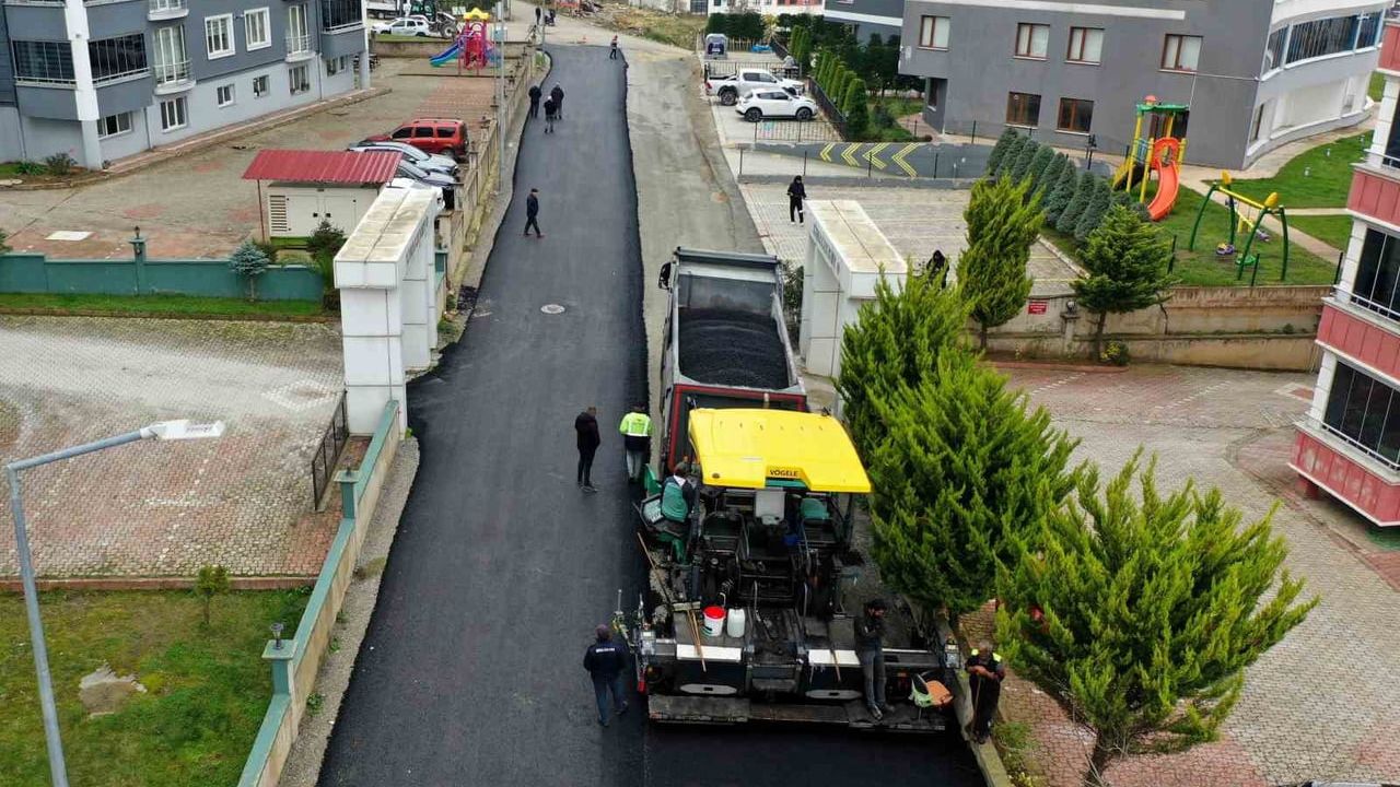 Ordu Büyükşehir'den Fatsa Dolunay Mahallesi'ne sıcak asfalt çalışması
