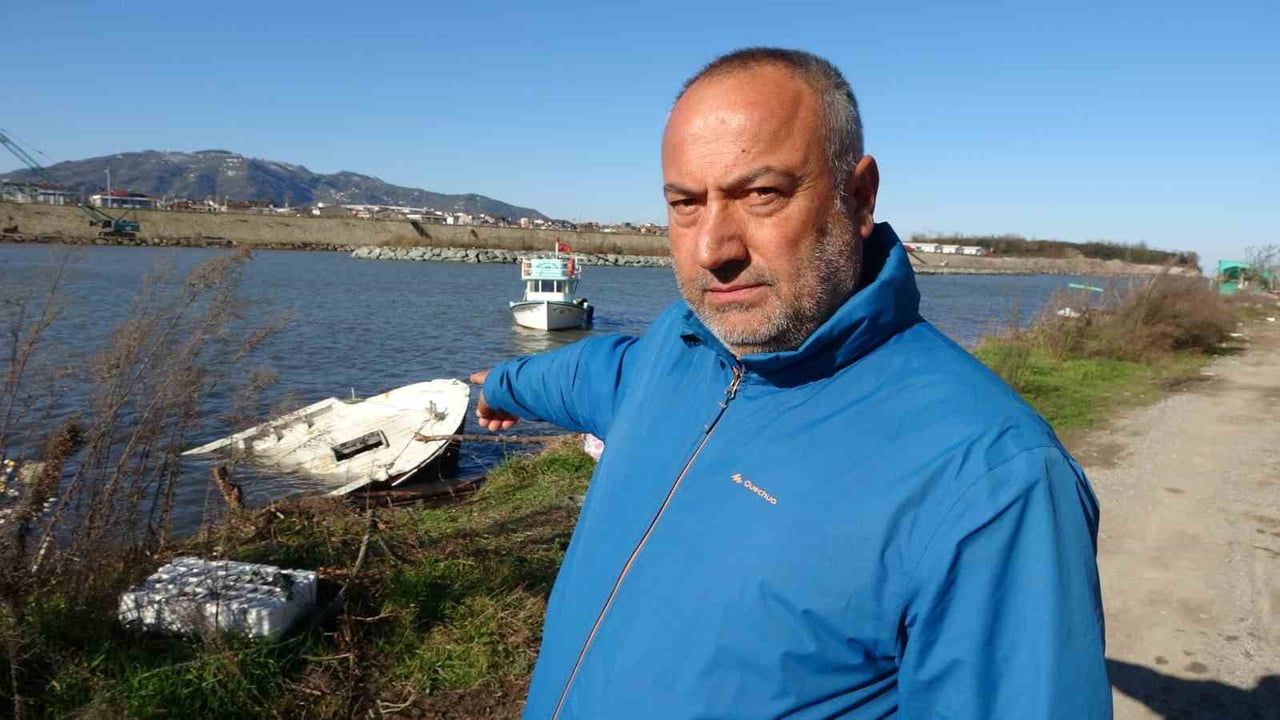 Ordu'da fırtına deniz taşkınlarına yol açtı: Ev bahçeleri suyla doldu, 8 metrelik kayık battı