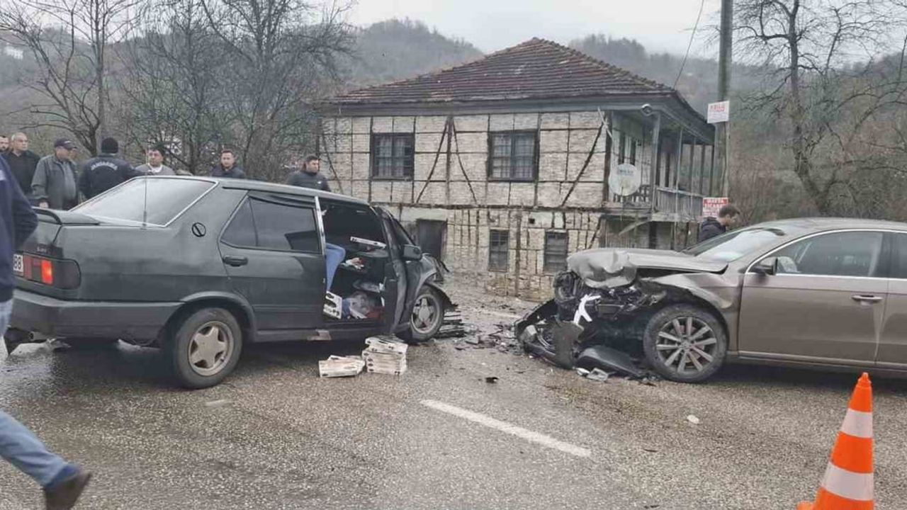 Ordu Fatsa'da trafik kazası: Tofaş ile yabancı plakalı otomobil çarpıştı, 1 yaralı