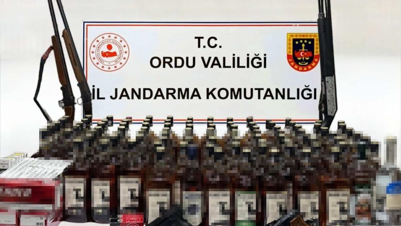 Ordu Fatsa'da yılbaşı öncesi kaçakçılık operasyonu: 102 litre alkol ve 155 paket sigara ele geçirildi