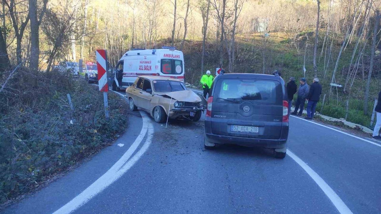 Ordu Ulubey'de Karakoca Mahallesi Sarpdere Yolu'nda trafik kazası: 3 yaralı