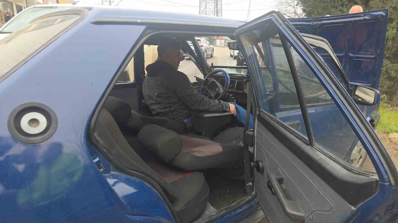 Orhangazi Yeniköy yolu girişinde kamyonet ile otomobil çarpıştı: Sürücü yaralandı