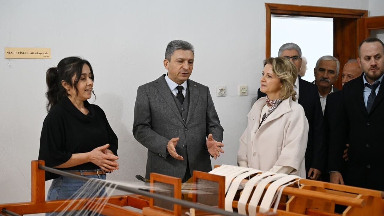 Ormana Mahallesi'ne 'En İyi Turizm Köyü' tabelası asıldı