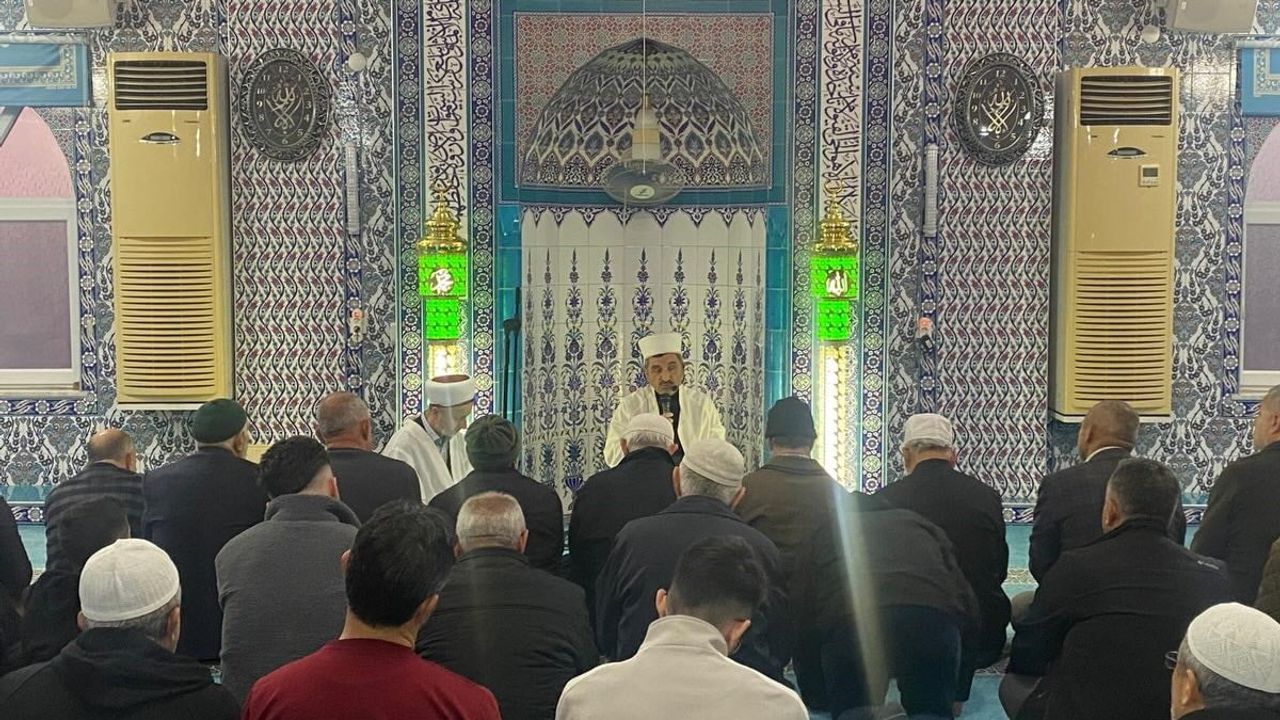 Ortaca'da yılın son 'Ailece Camide Sabah Namazında Buluşuyoruz' programı Akkuyu Mahalle Camii'nde yapıldı