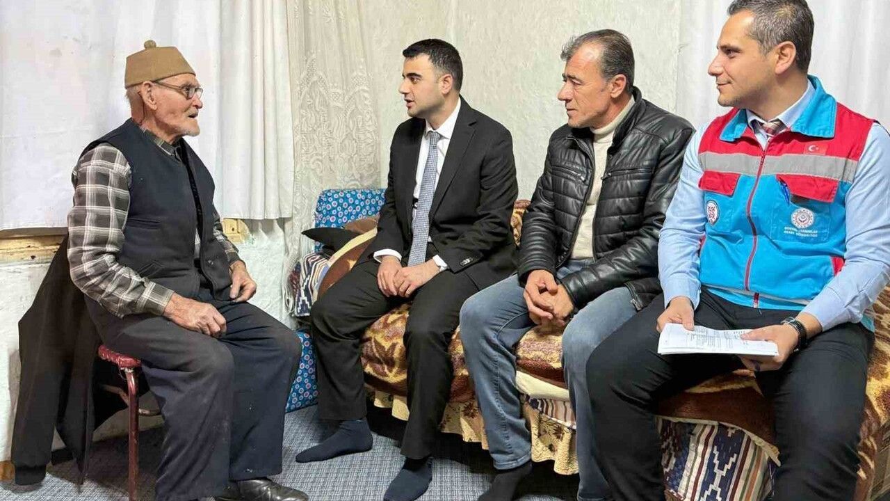 Osmaneli Kaymakamı Abdüssamed Kılıç Medetli Köyünde Kapı Kapı Ziyaretlerde Bulundu