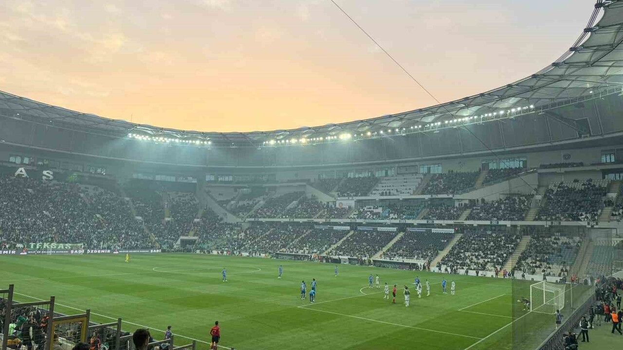 Osmangazi Belediyesi Bursaspor Sevgisini Çocuklarla Tribüne Taşıdı