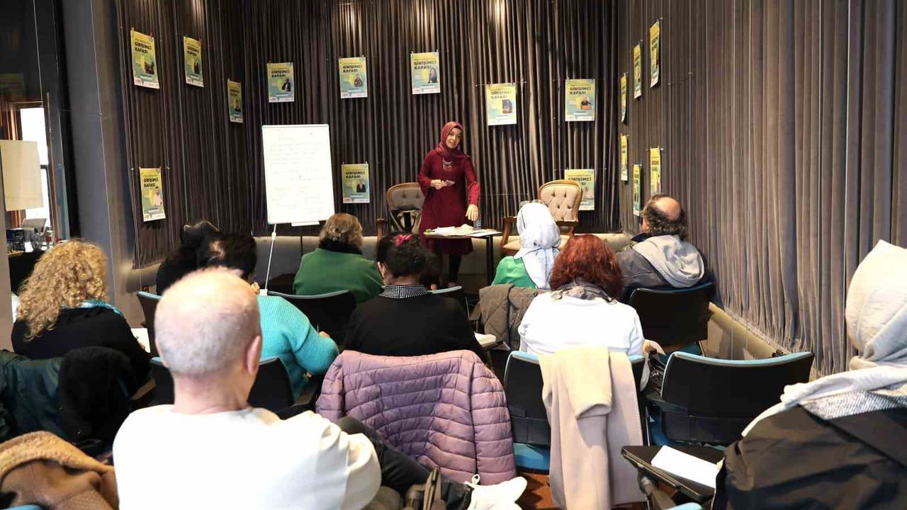 Osmangazi’de 3 Haftalık Şiir Atölyesi: Kursiyerler Kuralına Uygun Şiir Yazmayı Öğrendi