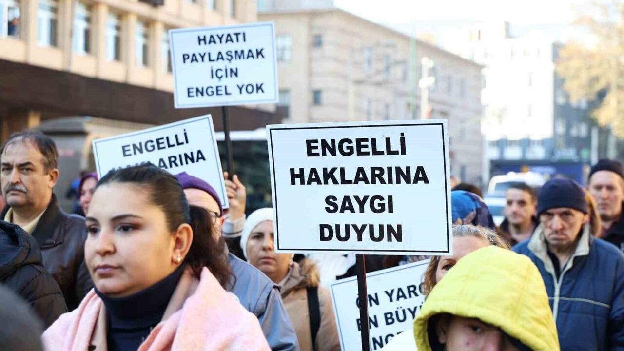 Osmangazi’de OBAM üyeleri 3 Aralık Dünya Engelliler Günü’nde farkındalık yürüyüşü düzenledi