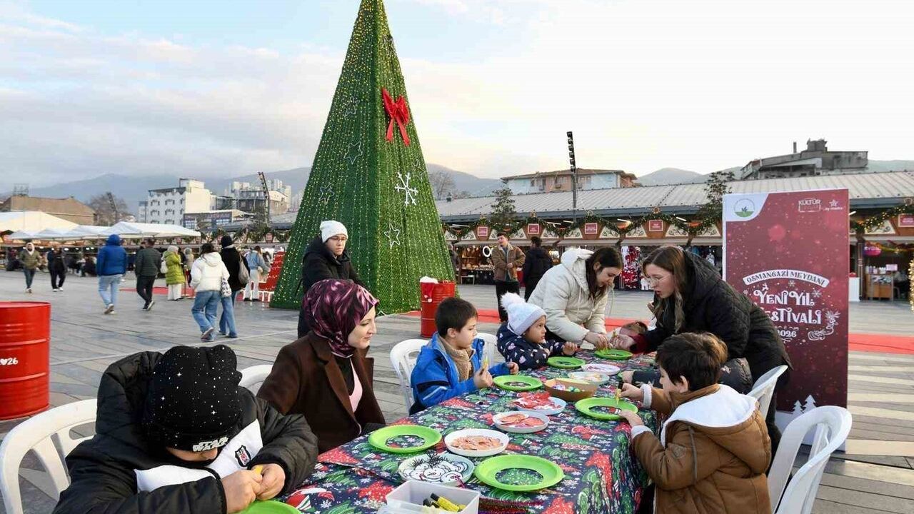 Osmangazi Meydanı'nda Yeni Yıl Festivaliyle Kent Merkezi Canlandı