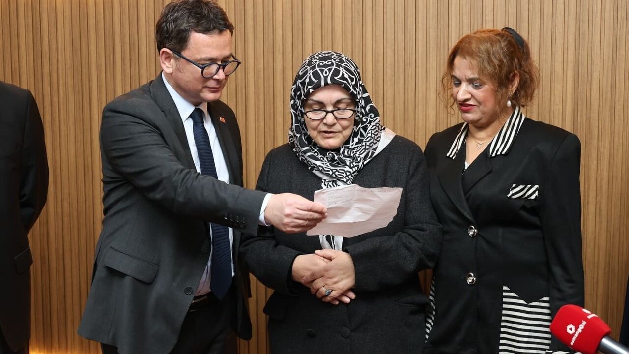 Osmangazili kadınlar OSMEK okuma yazma kursunu tamamladı, ilkokul diploması için eğitim başlıyor