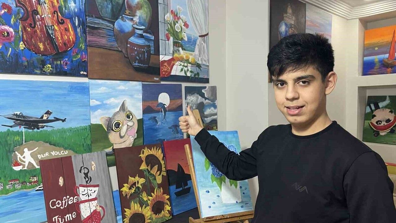 Osmaniye'de 15 yaşındaki otizmli ressam Okan Mert Gönül, sanatla eğitim yolunu açtı