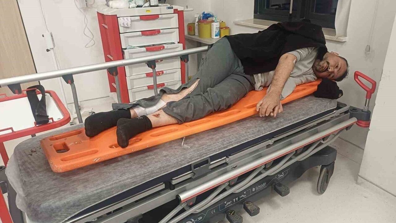 Osmaniye'de çöp kamyonu ile otomobil çarpıştı: 1 belediye personeli yaralandı