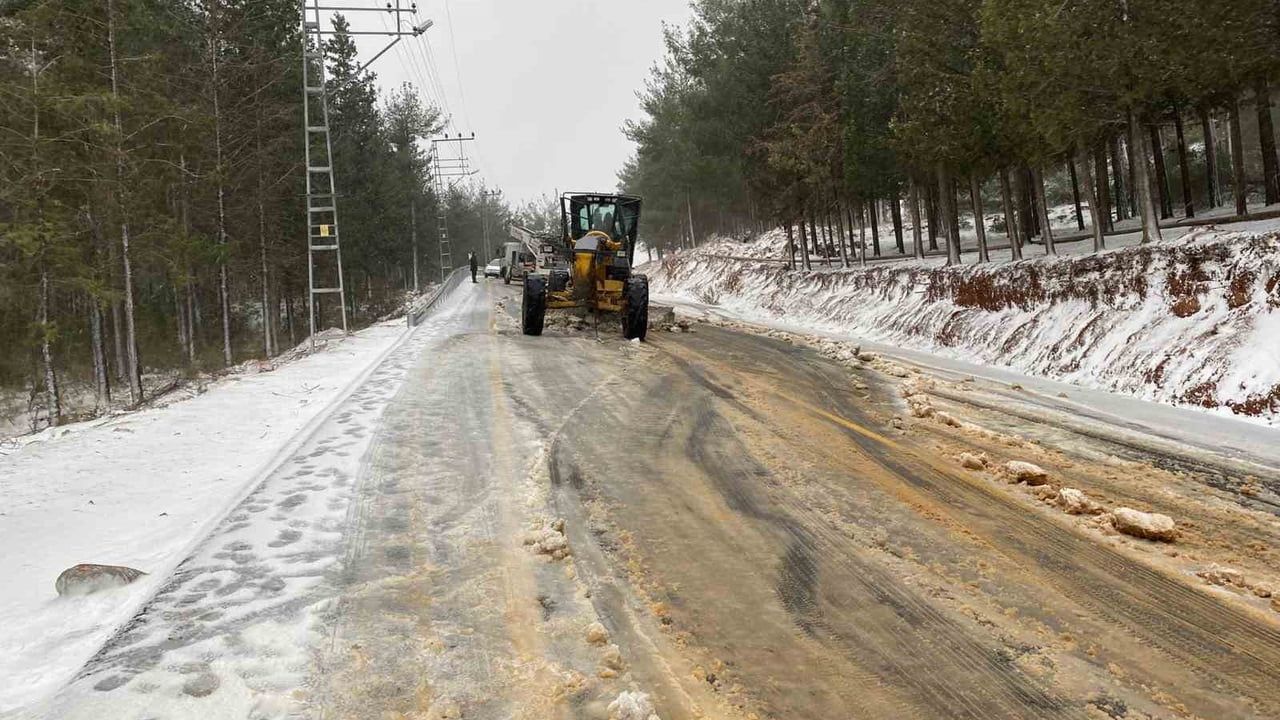 Osmaniye'de kar etkisini artırdı; Hasanbeyli ve Düziçi'nde eğitime ara