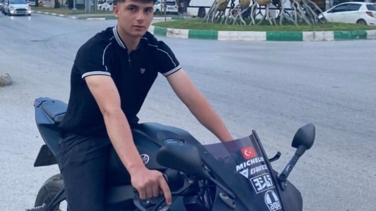 Osmaniye'de mezarlıkta park halindeki otomobilde 2 genç ölü bulundu; araçta isim yazılı bıçak bulundu