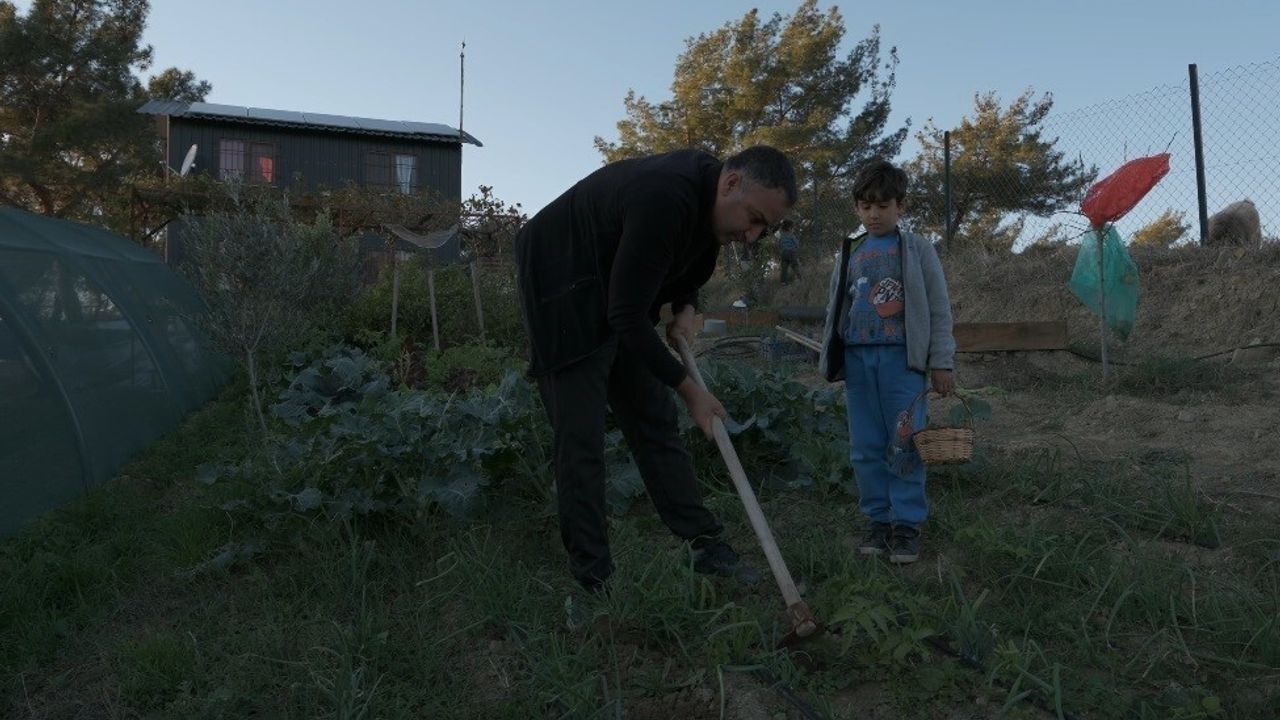 Osmaniye'de noter katibi Mahmut Yıldız, deprem sonrası köye taşındı; ata tohumu, salep ve safran üretimi başlattı