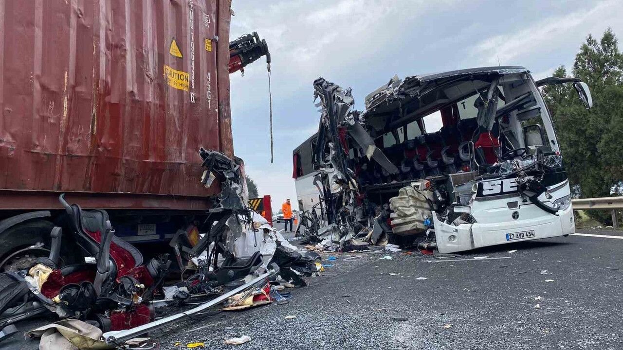 Osmaniye’de Otobüs Kazası: Down Sendromlu Eda Bayrak Hayatını Kaybetti