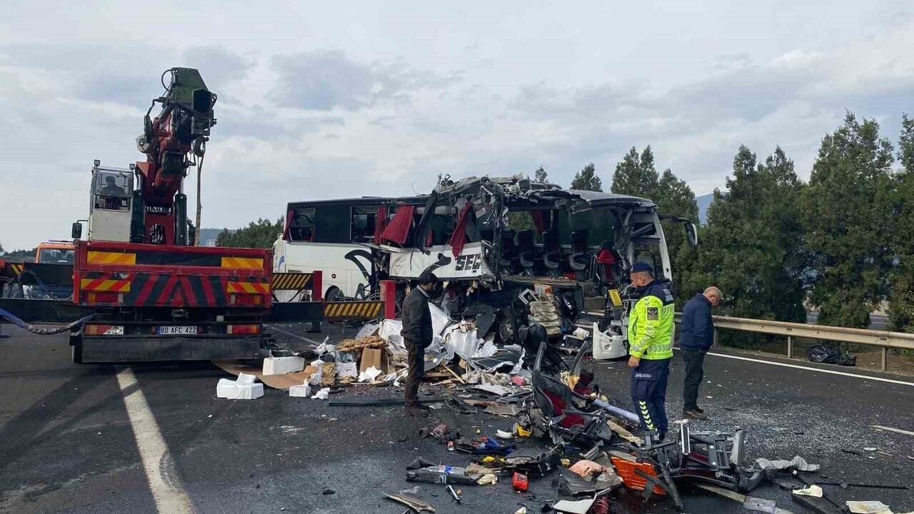 Osmaniye'de otobüs-tır çarpışması: 7 kişi hayatını kaybetti, ölenlerin isimleri açıklandı