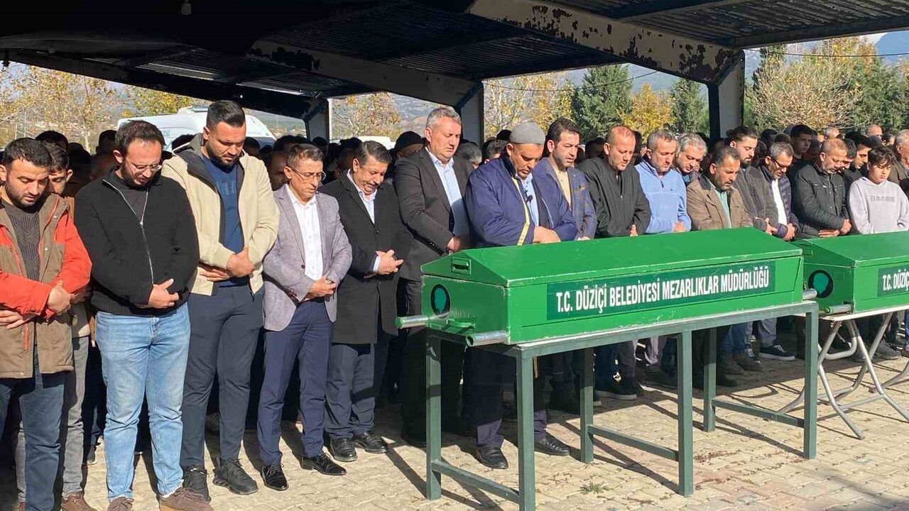 Osmaniye'deki trafik kazasında hayatını kaybeden 3 kişi Düziçi'nde toprağa verildi