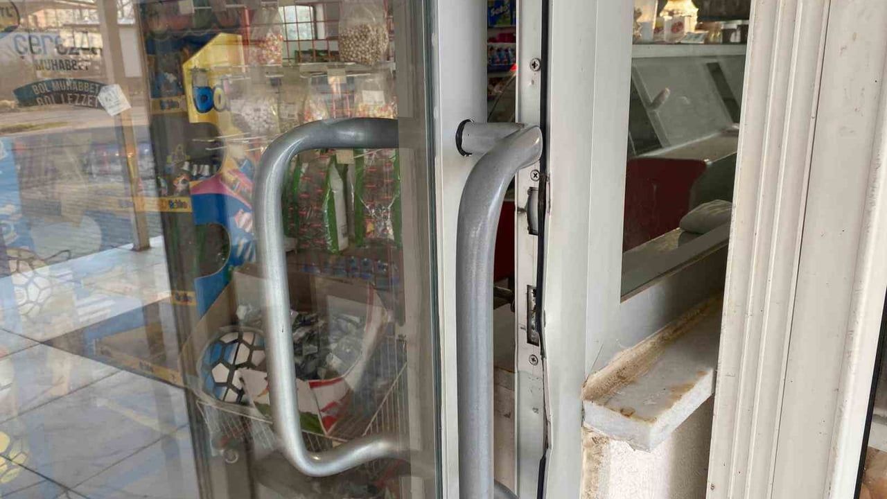 Osmaniye Düziçi'de Çalıntı Minibüsle İki Market Soyuldu: Yaklaşık 200 Bin TL Kayıp