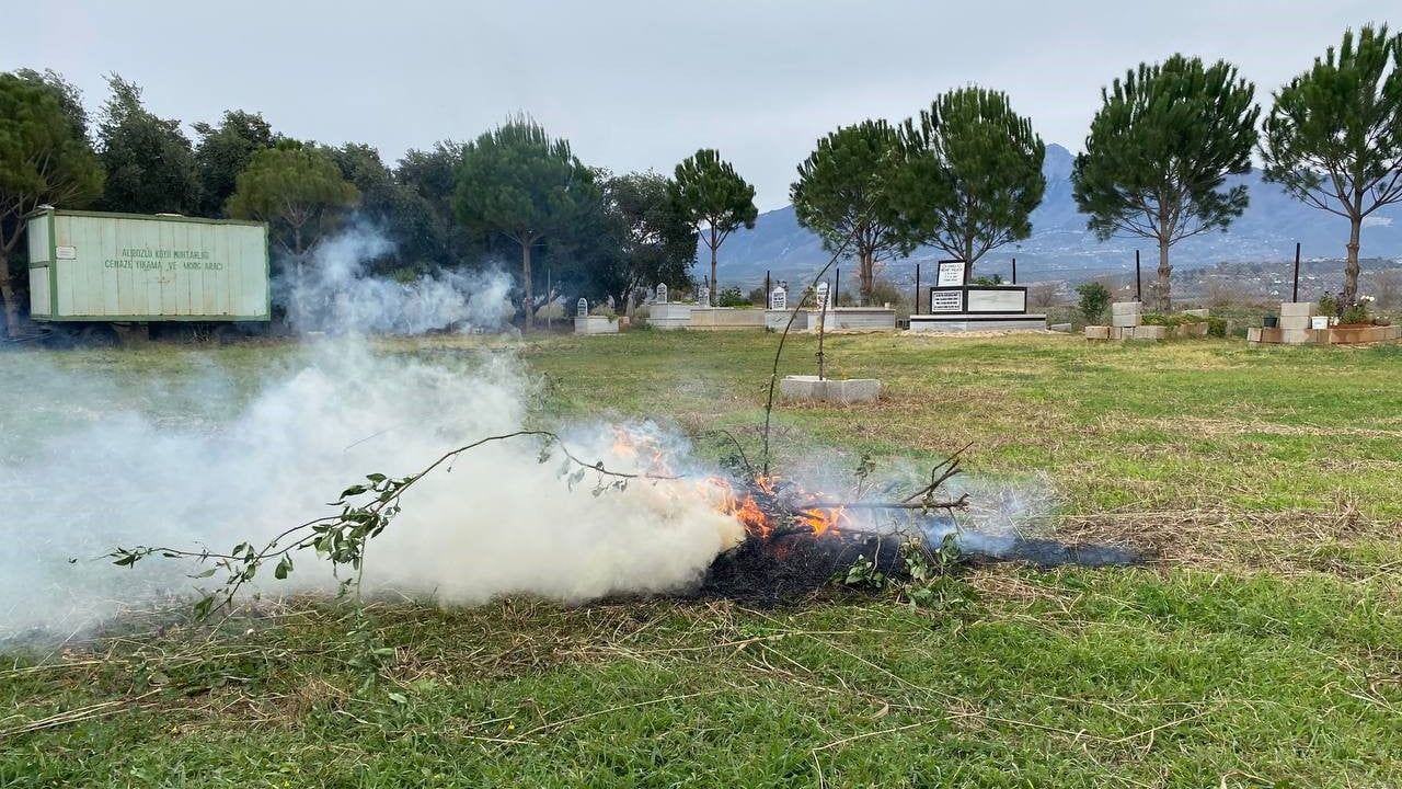 Osmaniye Düziçi'de gençlerden imece: Mezarlık yenilendi, çeşmeler onarıldı