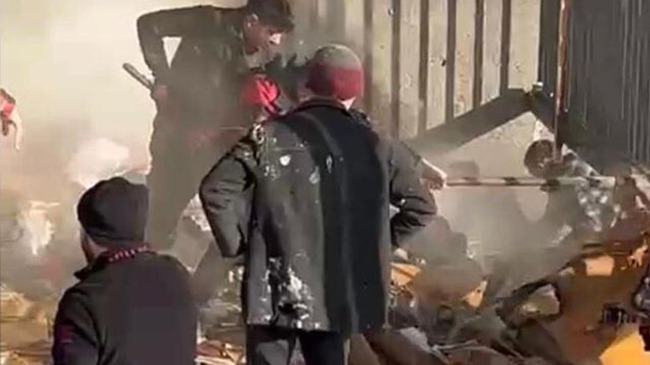 Osmaniye Düziçi'de geri dönüşüm iş yerinde yangın kontrol altına alındı