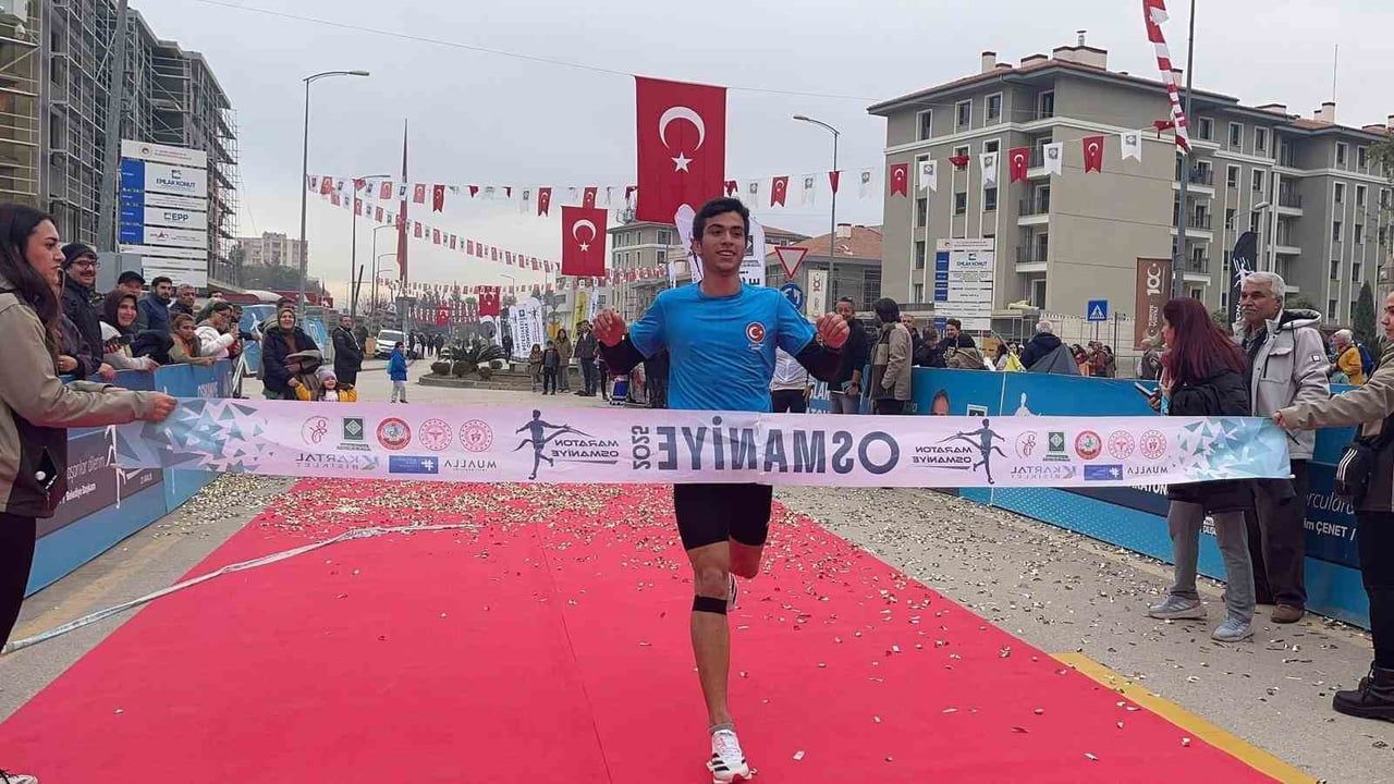 Osmaniye Uluslararası Yarı Maratonu'nda Alkanoğlu ve Çeto birinci oldu