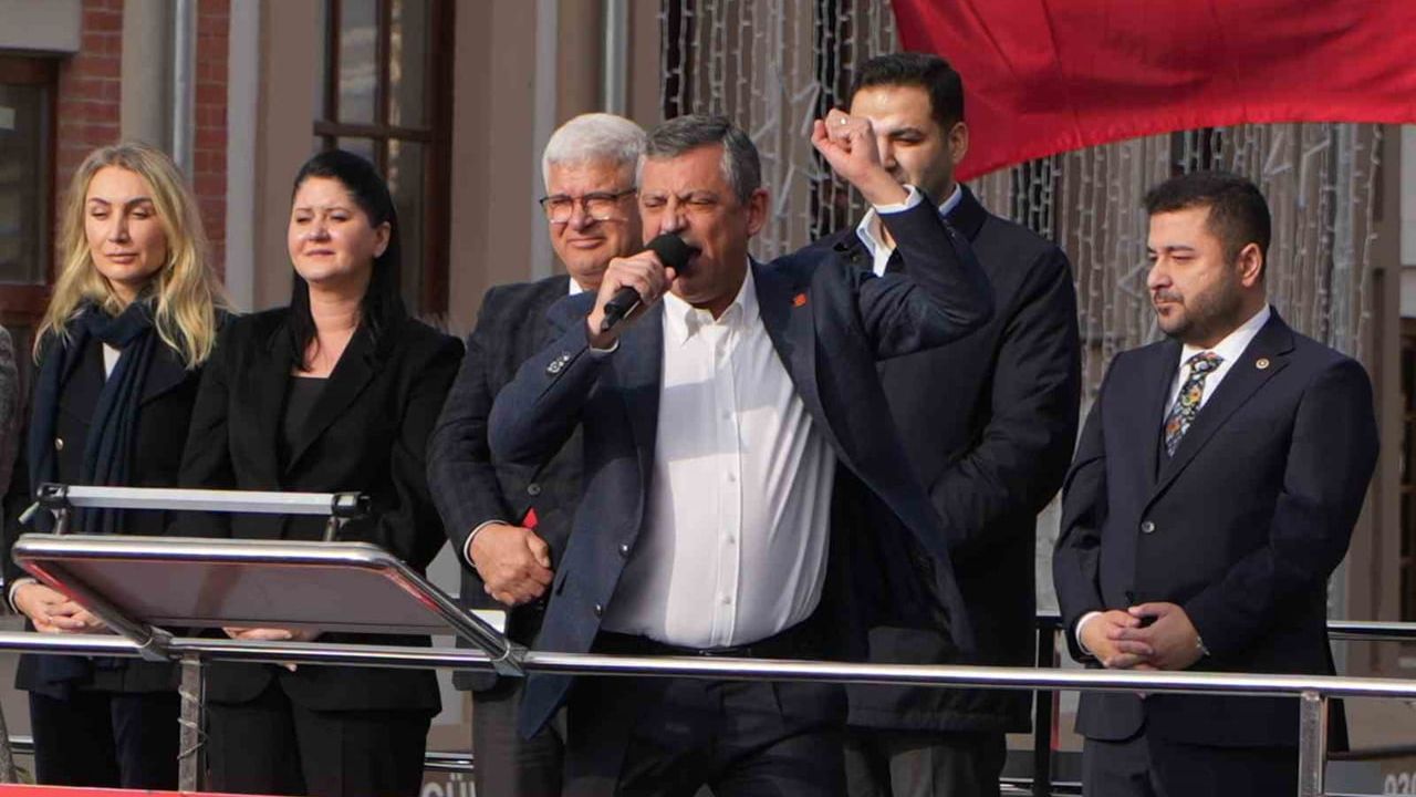 Özgür Özel: Edirne Mitinginde Yunanistan ve Bulgaristan’ı Örnek Gösterdi, Türkiye Ekonomisine Eleştiriler Yöneltti