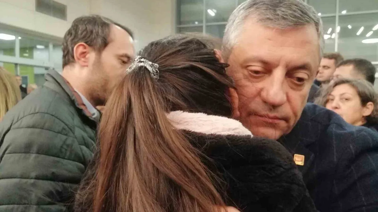 Özgür Özel Manisa'da: Gülşah Durbay'ın vefatı CHP ve kentte derin üzüntü yarattı