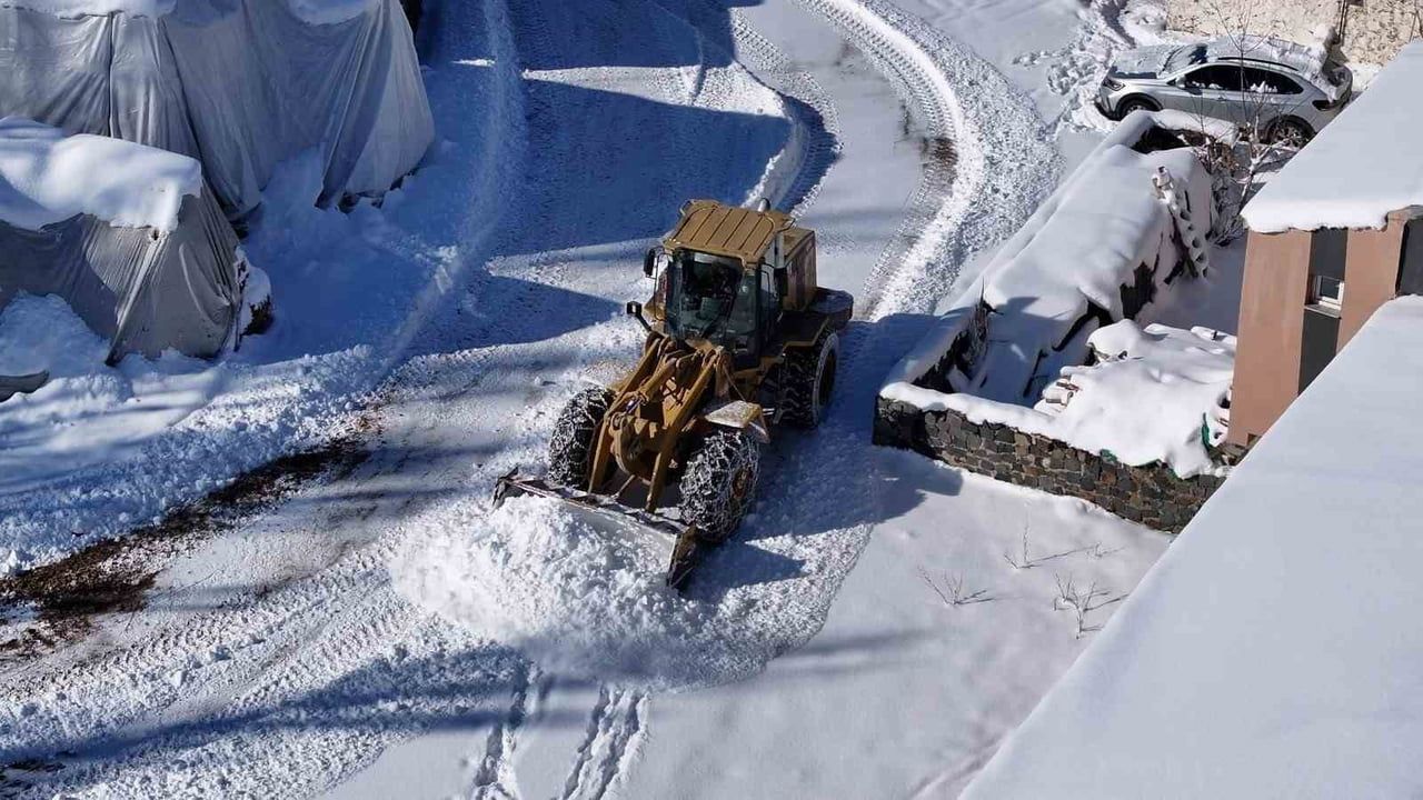 Palandöken Belediyesi karla mücadelede 7/24 sahada