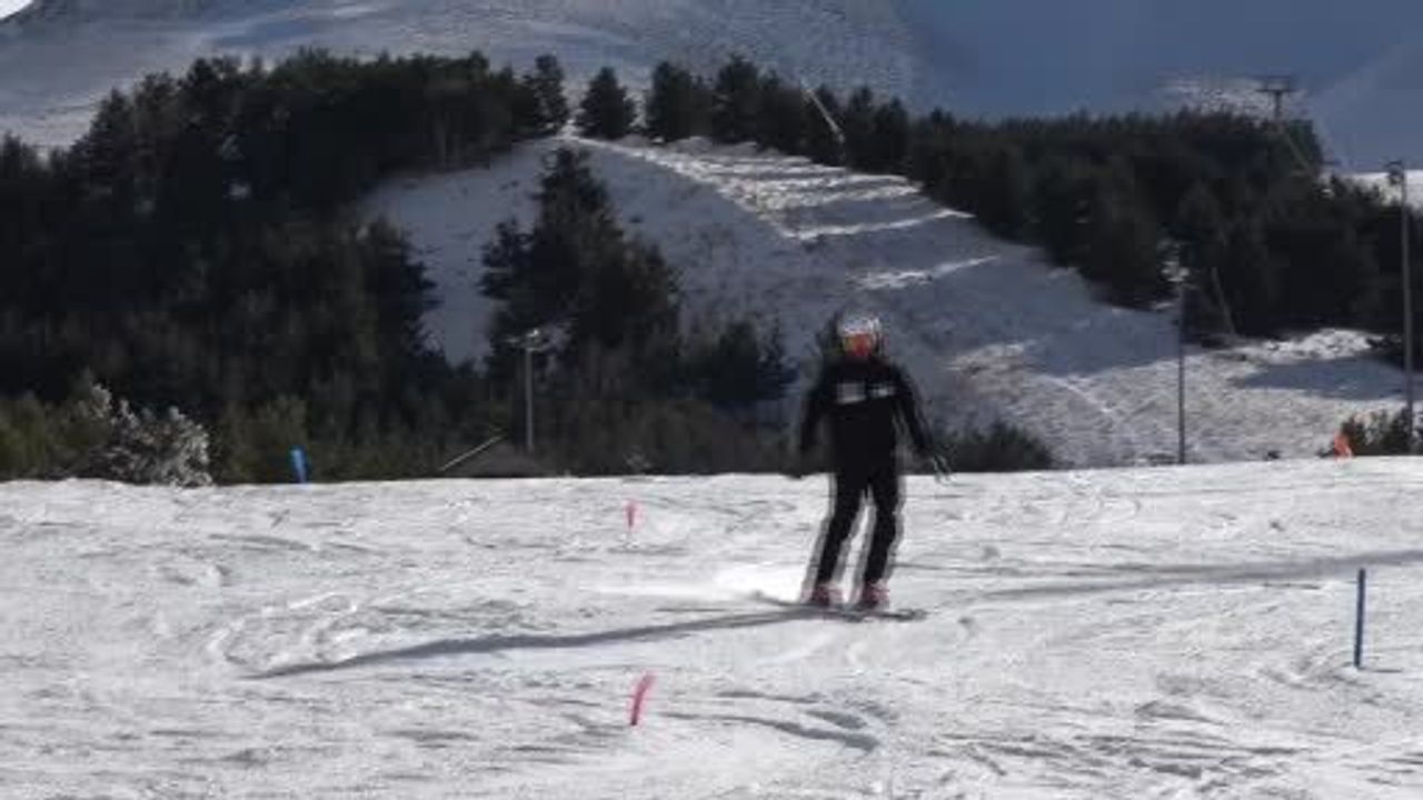 Palandöken'de yapay karla kayak sezonu açıldı