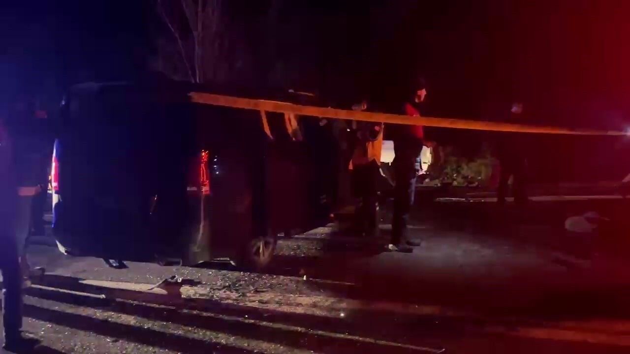 Pamukova'da panelvan ile kamyonet çarpıştı: 1 ölü, 3 yaralı