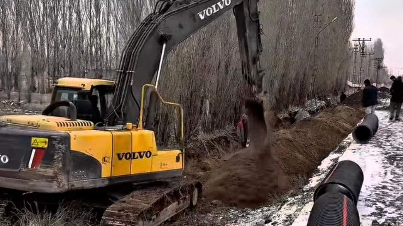 Patnos Belediyesi kış şartlarında altyapı, yol ve temizlik çalışmalarını sürdürüyor