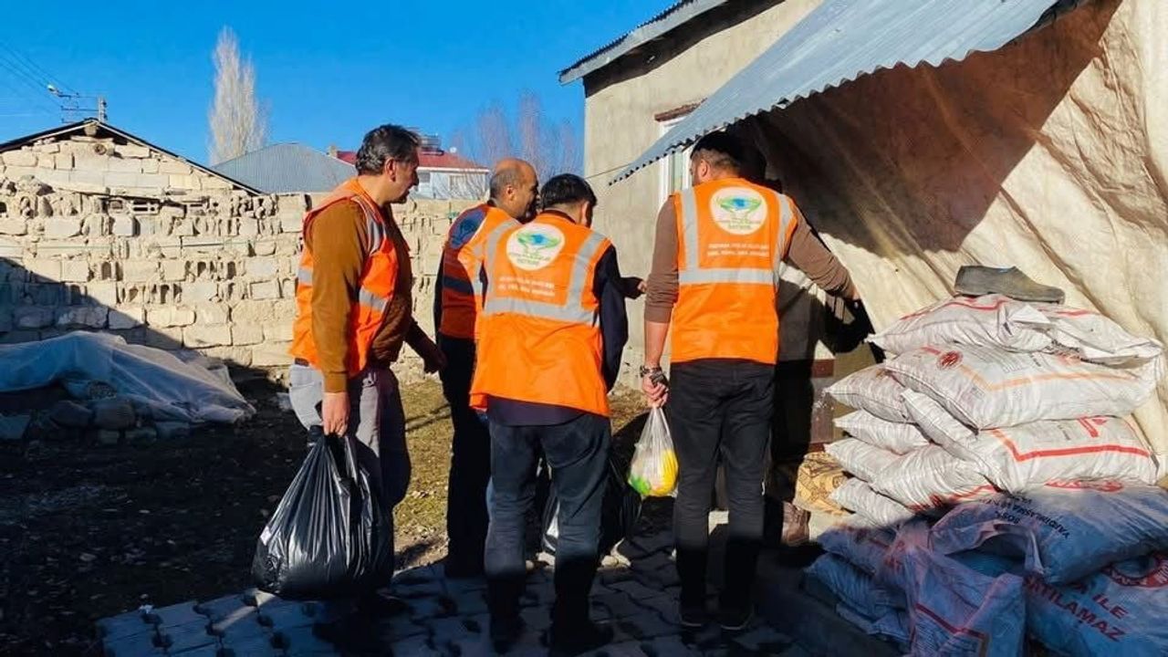 Patnos İyilik Elçileri Derneği'nden ihtiyaç sahibi ailelere düzenli destek