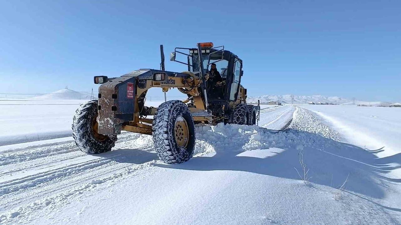 Patnos'ta karla mücadele tamamlandı: Tüm yollar ulaşıma açıldı