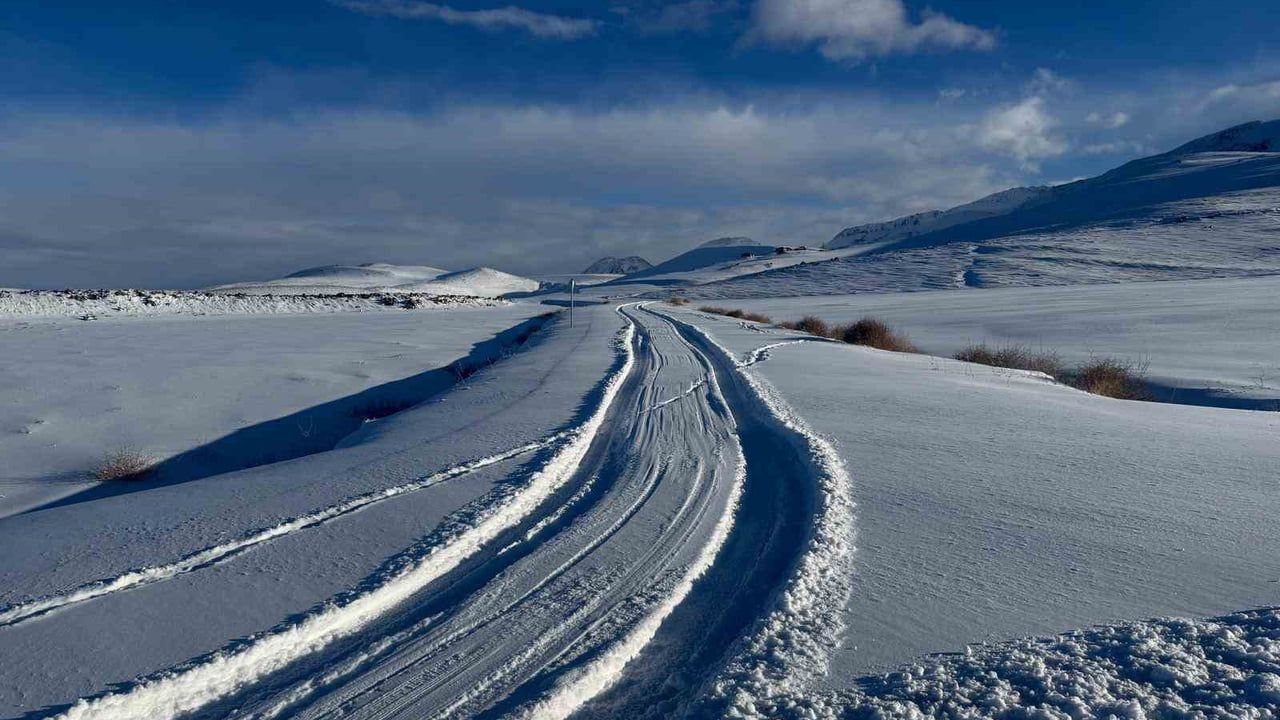 Patnos'ta yoğun kar sonrası köy yolları ulaşıma açıldı