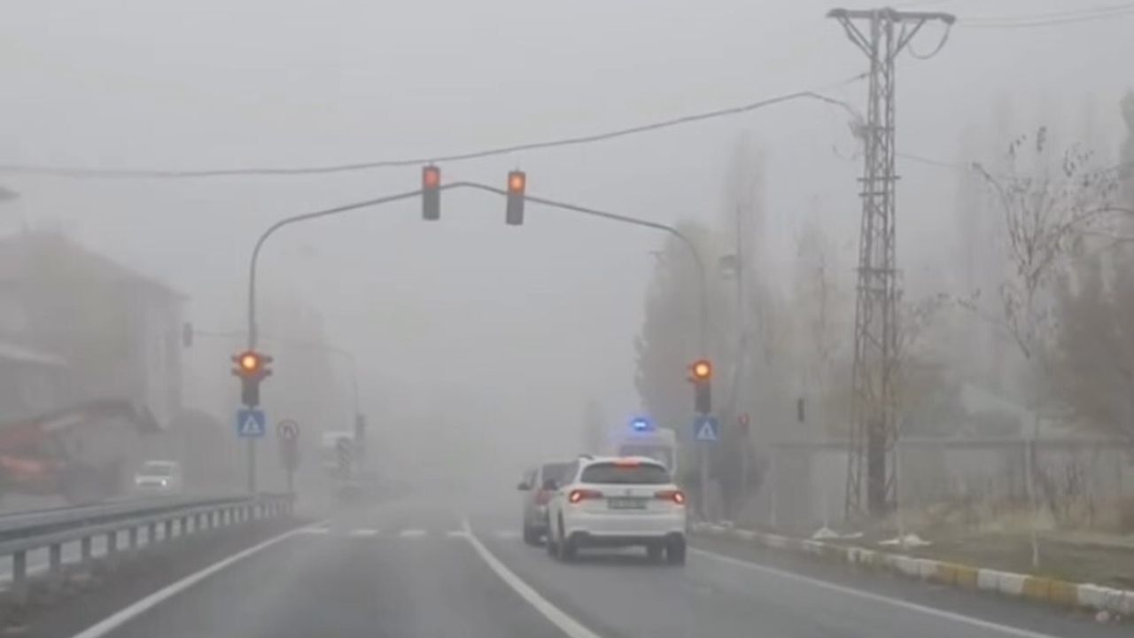 Patnos'ta yoğun sis ulaşımı aksattı; görüş 40 metreye kadar düştü