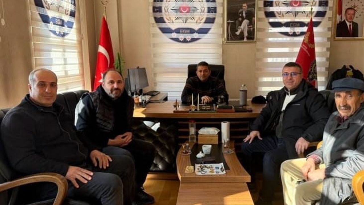 Patnos'ta Yolda Bulunan Altınlar Polise Teslim Edildi, Sahiplerine Ulaştırıldı