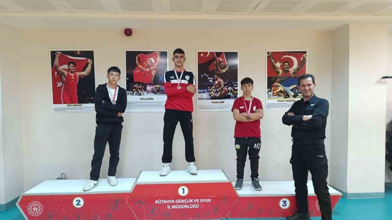 Pazarlar Spor Lisesi, Kütahya İl Müsabakalarında Güreşte 3 Madalya Kazandı