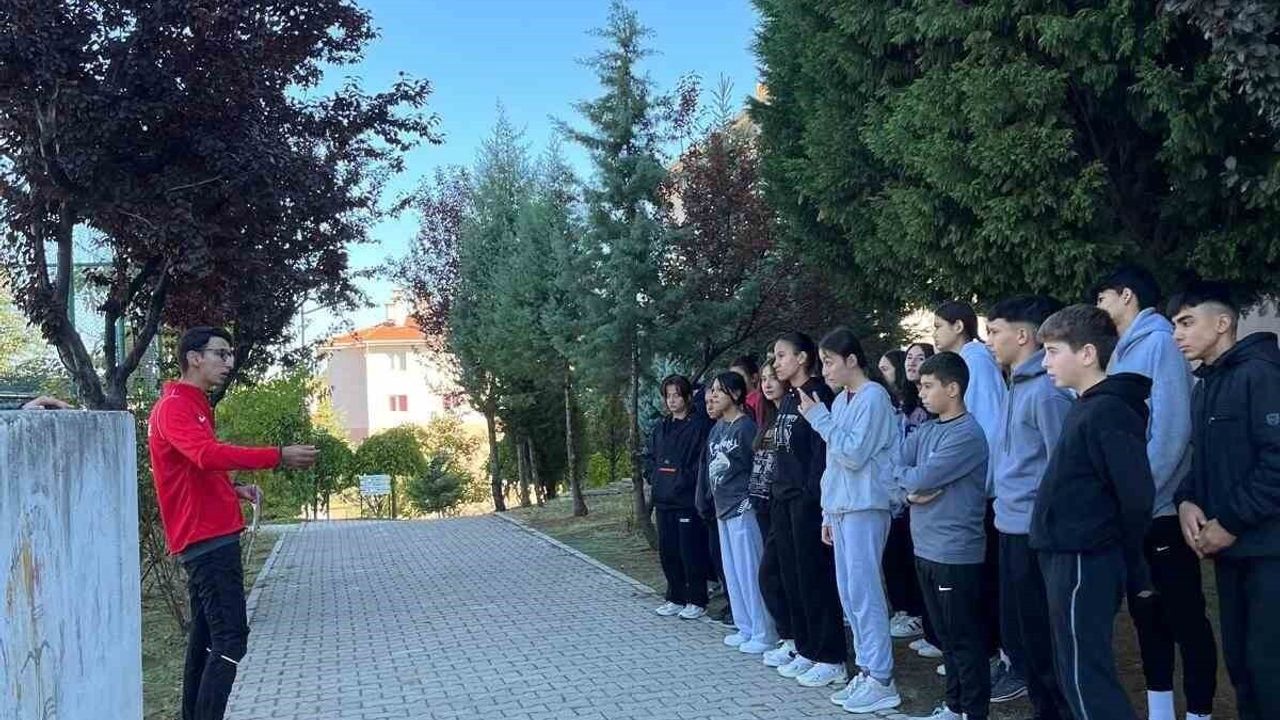 Pazarlar Spor Lisesi'nde Oryantiringte Milli Forma Sevinci